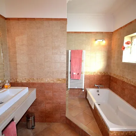 Luxurioese Privatvilla Mit Infinity Pool Monchique